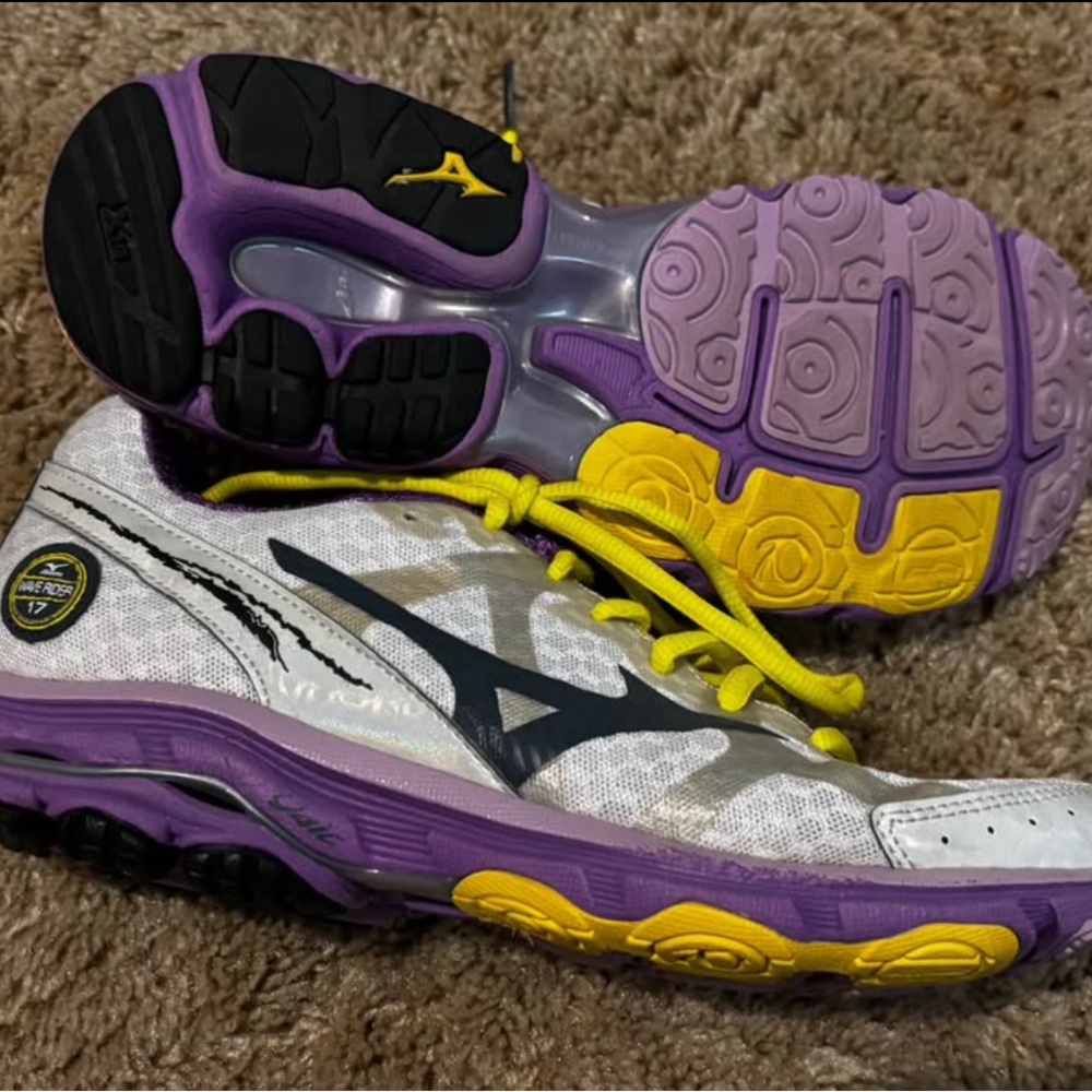 Mizuno Women's White and Purple Athletic Shoes